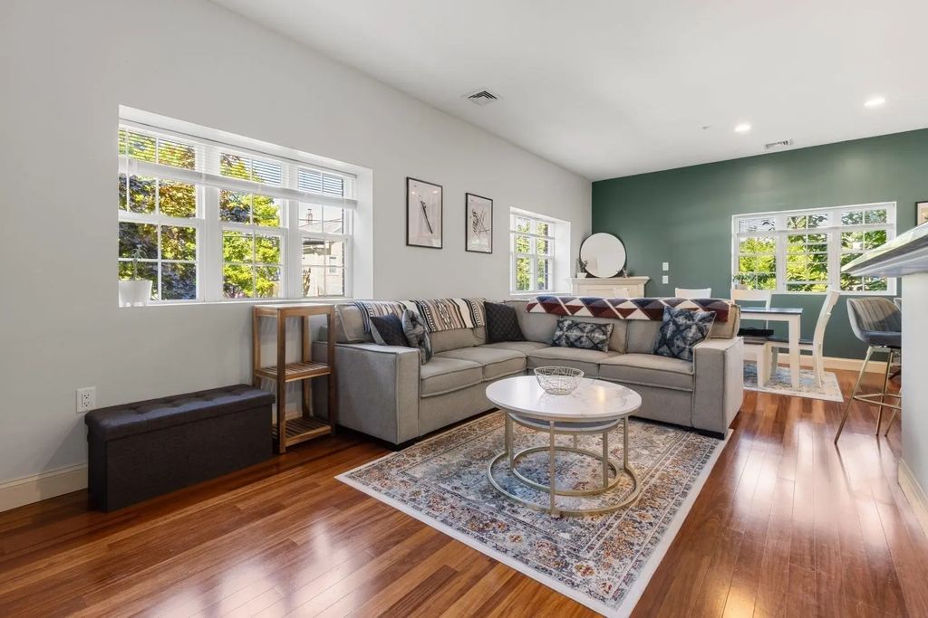 188 Summer St #3, Weymouth
