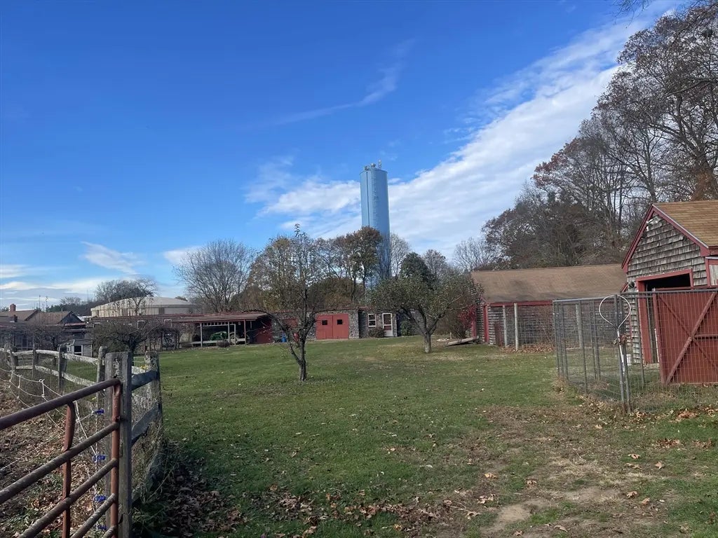 1789 Broadway, Raynham