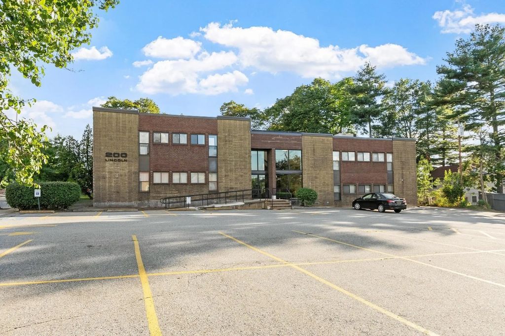 200 Lincoln Street #1, Worcester