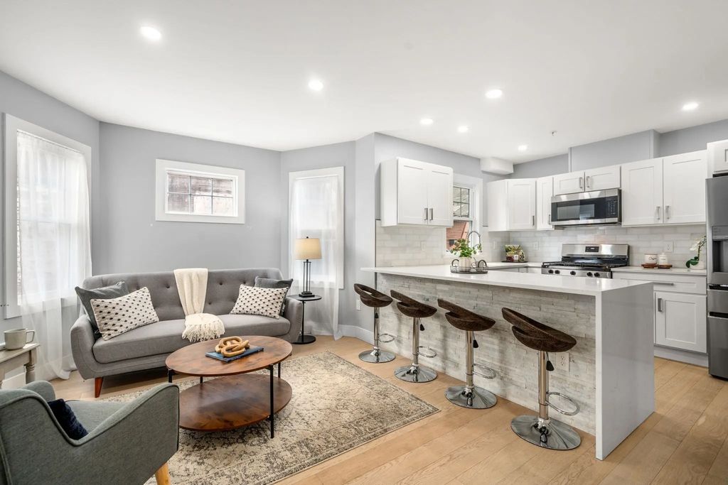 679 Columbia #5, Boston