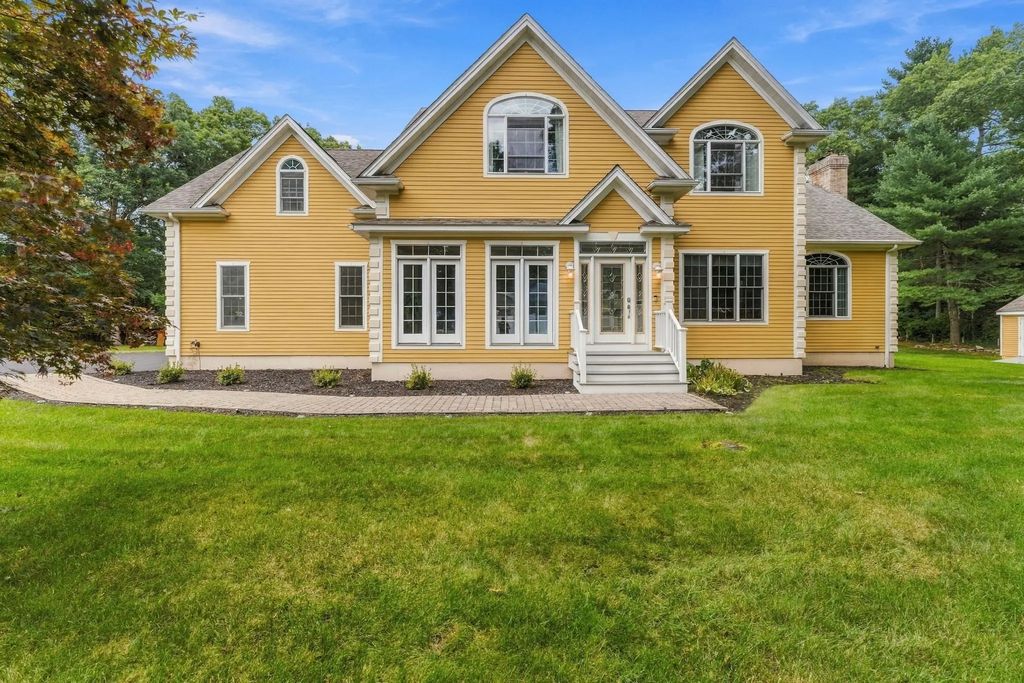 22 Division St, Seekonk
