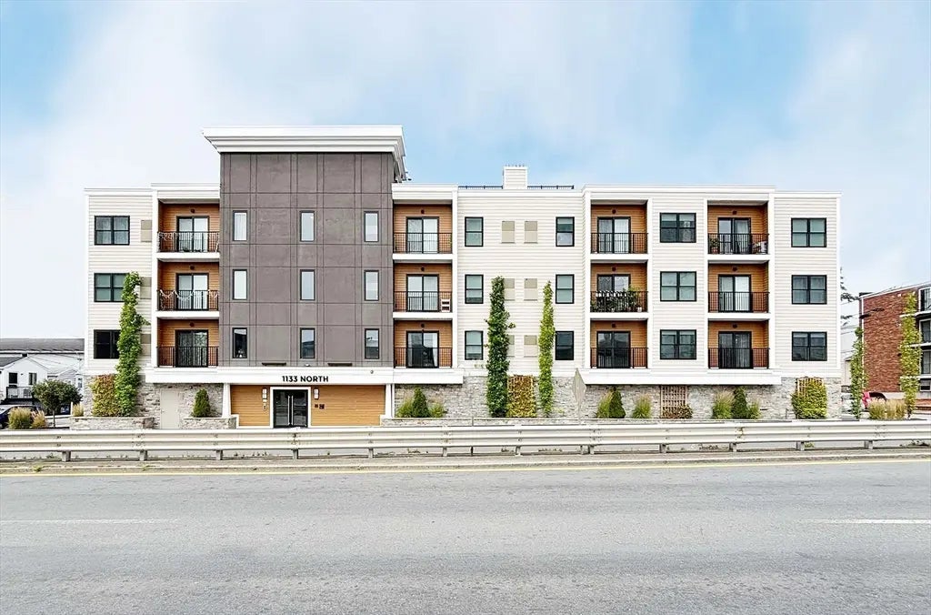 1133 North Shore Rd #205, Revere