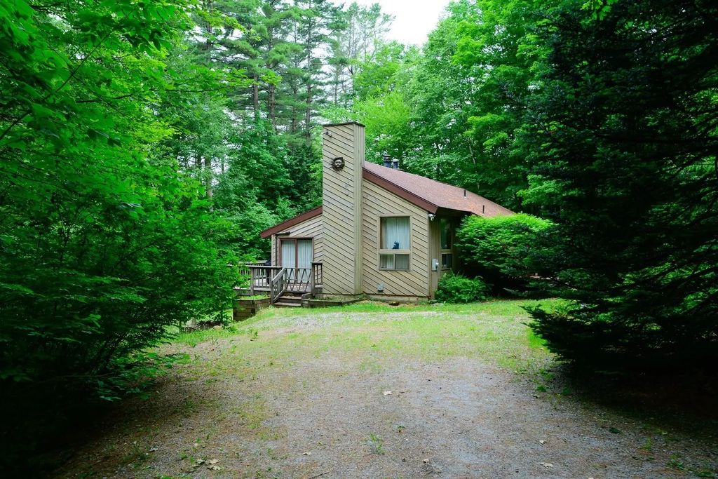303 Lakeshore, Sandisfield