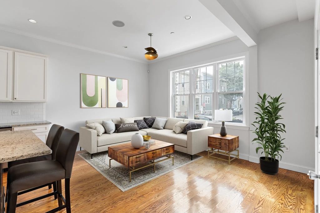 306 Maverick St #1, Boston