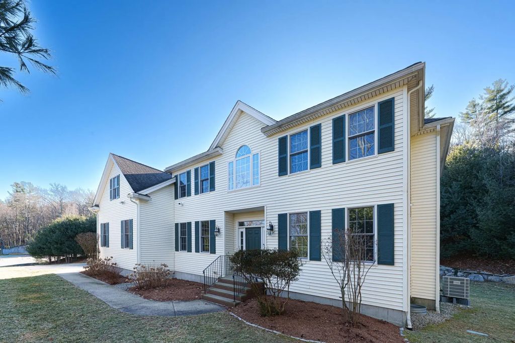 300 Crownshield Avenue, Uxbridge