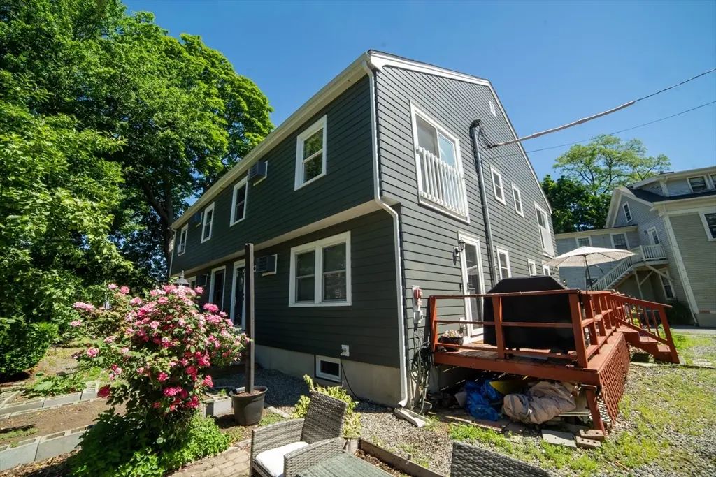 394 Essex St #3, Salem