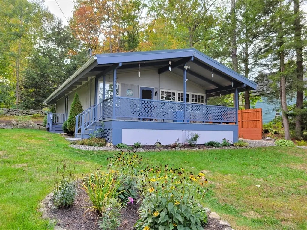 23 Iroquois Ave, Hubbardston