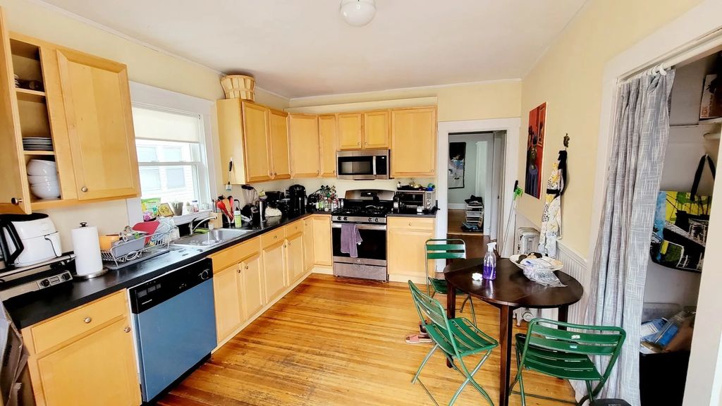 31 Leonard St #2, Somerville