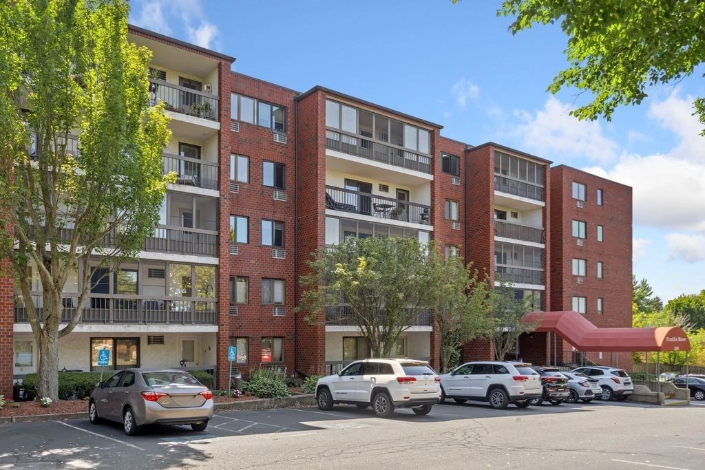 180 Green Street #411, Melrose