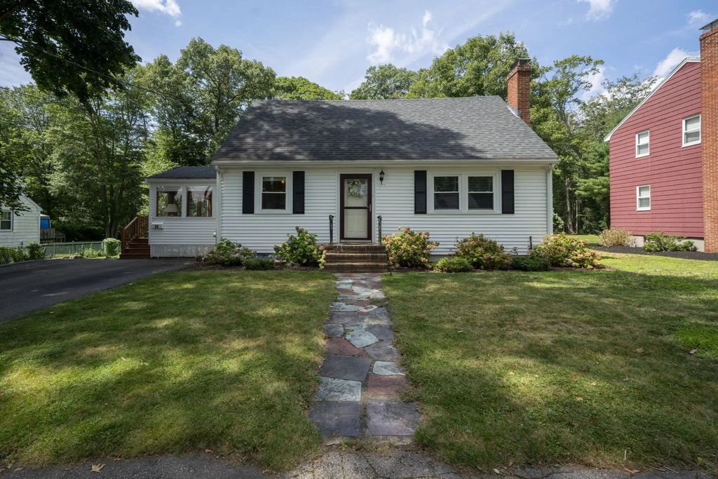 28 Sherrick Ave., Holbrook