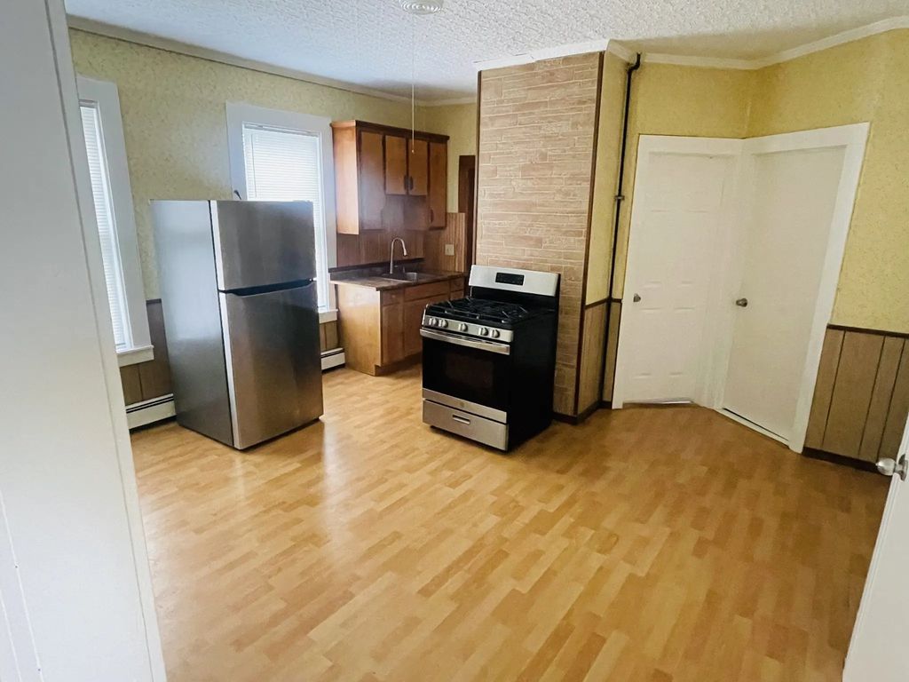 50 Linden St #1, Holyoke