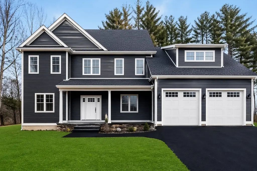 5 Gowing Ln, North Reading