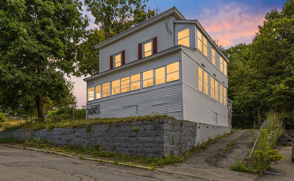9 Martel St, Fitchburg