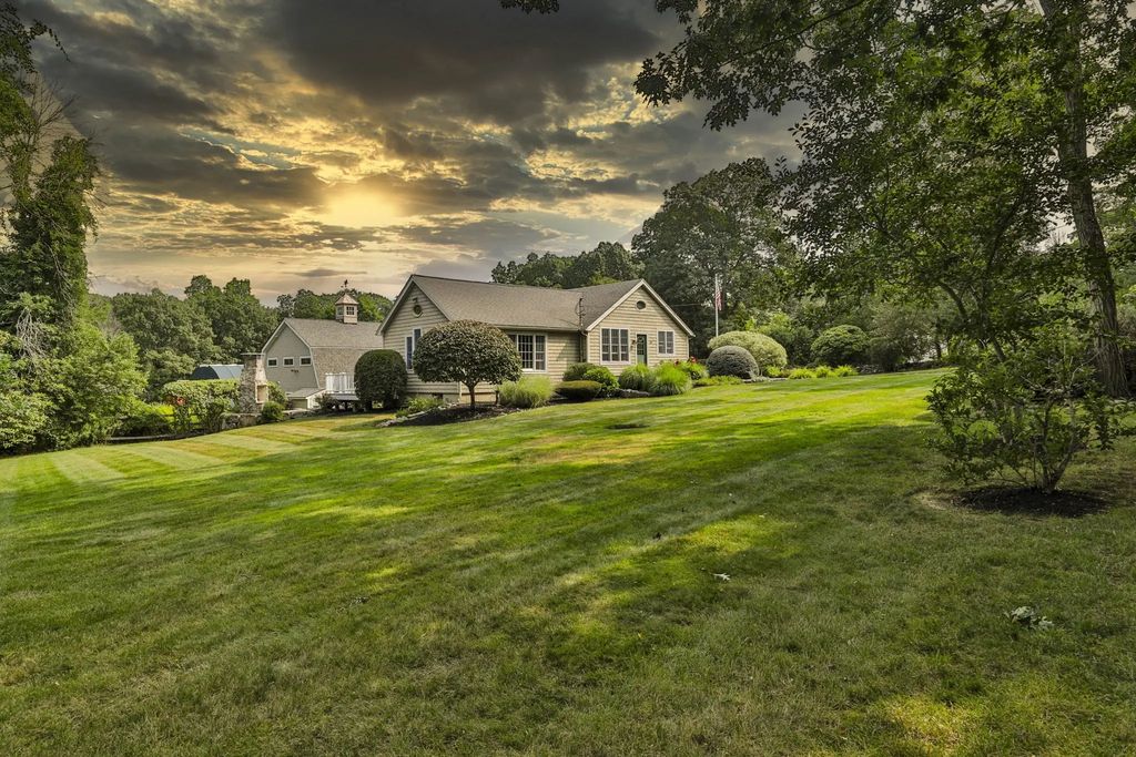 24 Browns Lane, West Newbury