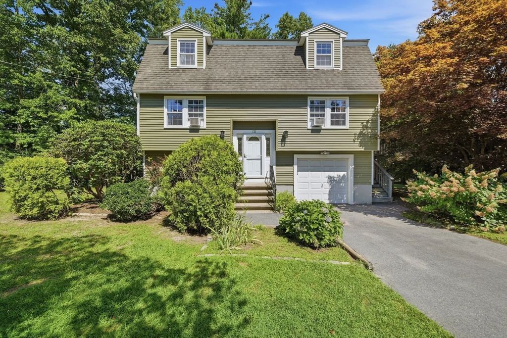121 Regina S Dr, Tewksbury