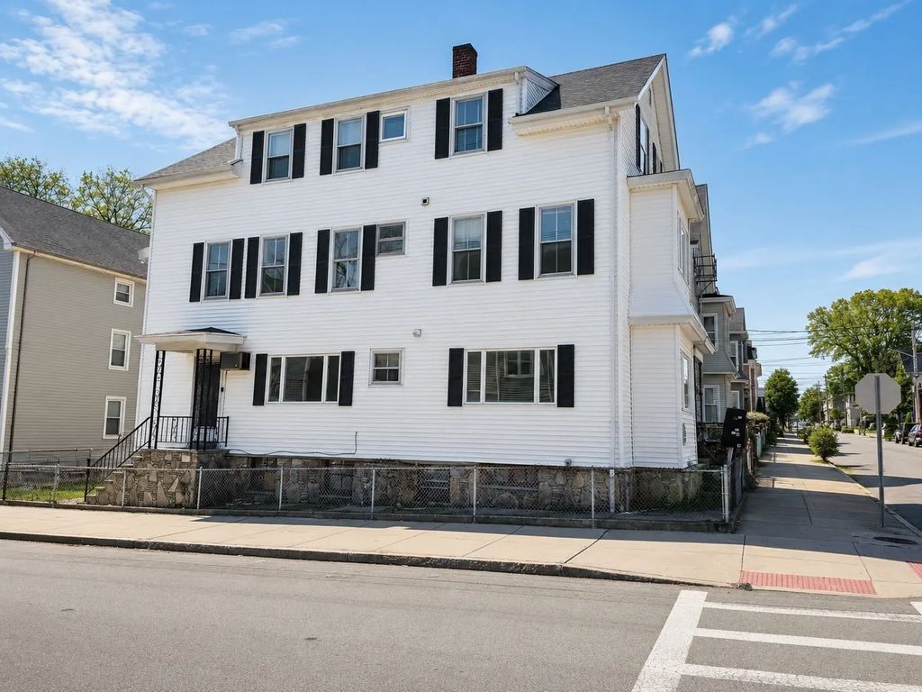 631 Walnut St, Fall River