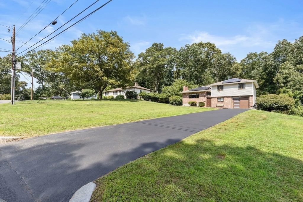 27 Lyman Rd, Framingham