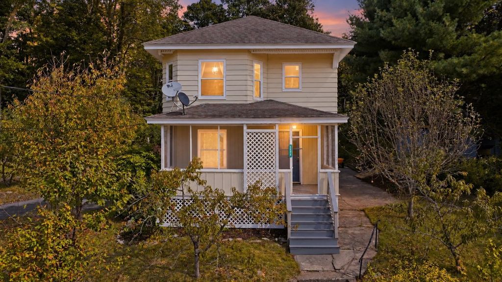 1576 Main St, Holden