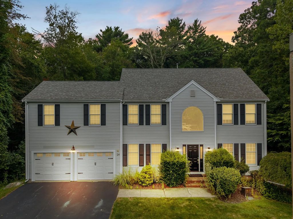 24 Penniman Cir, Stoughton