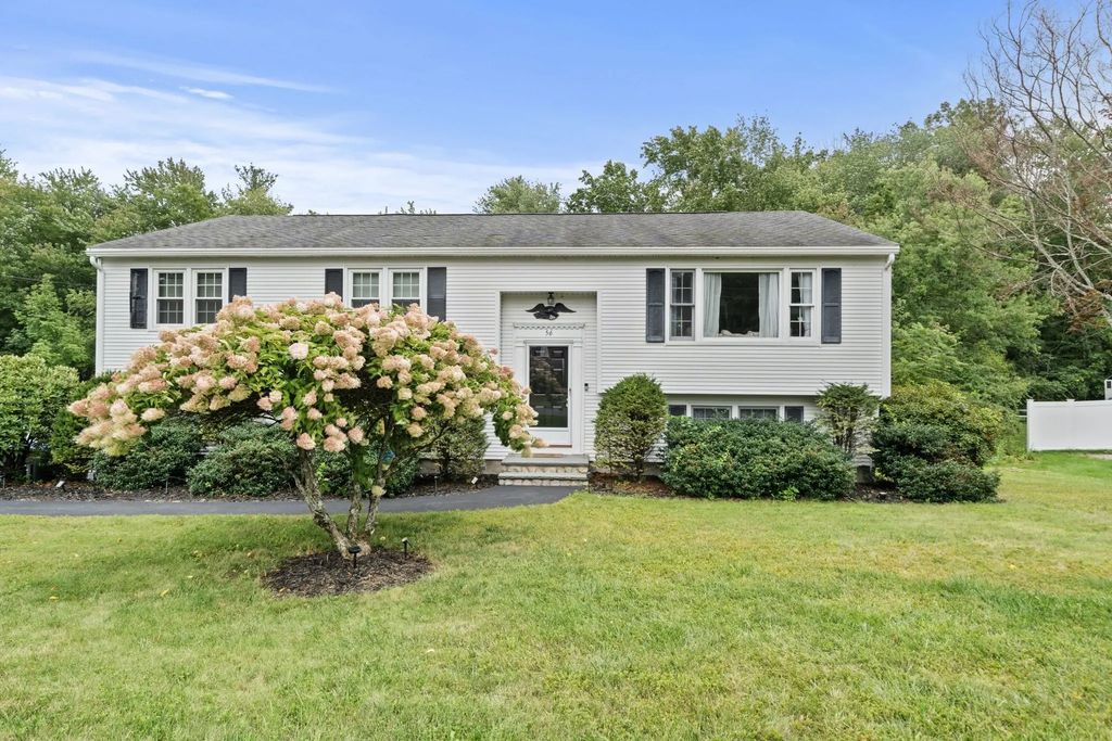 56 Sycamore Rd, Methuen