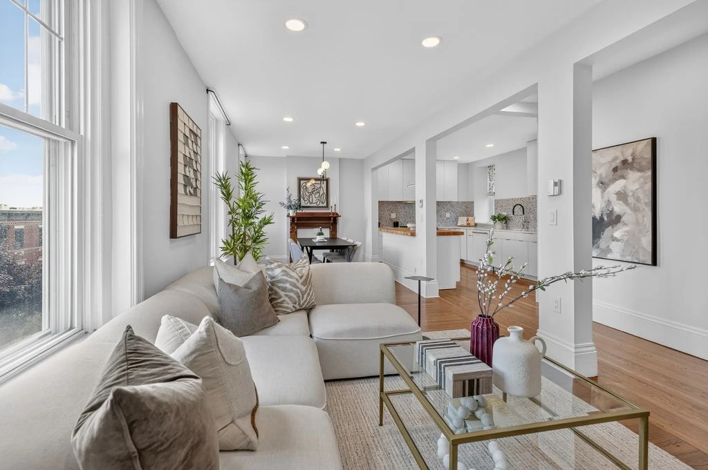 44 Beacon St #4, Chelsea
