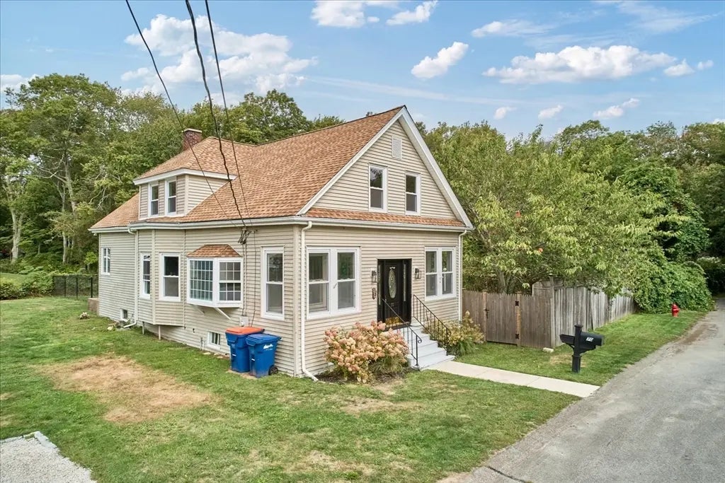 70 Hathaway St, Fairhaven