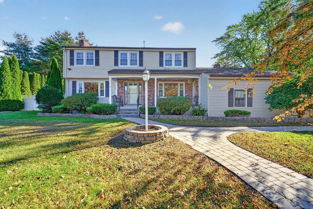 4 Old Homestead Rd, Methuen