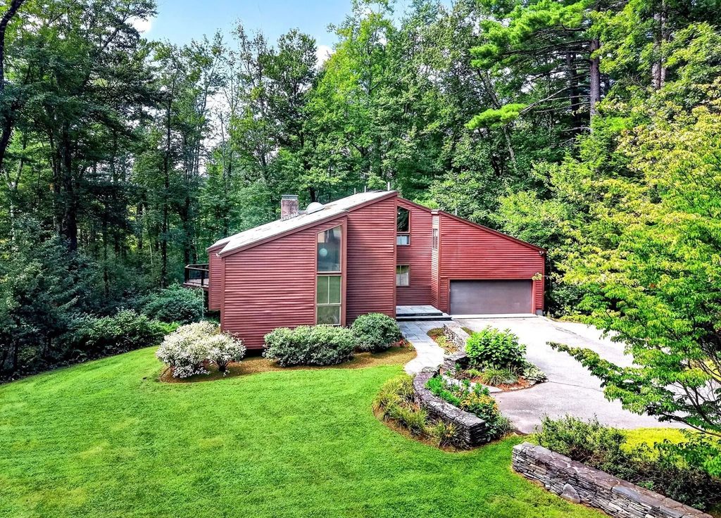 26 Old Stagecoach Rd, Bedford
