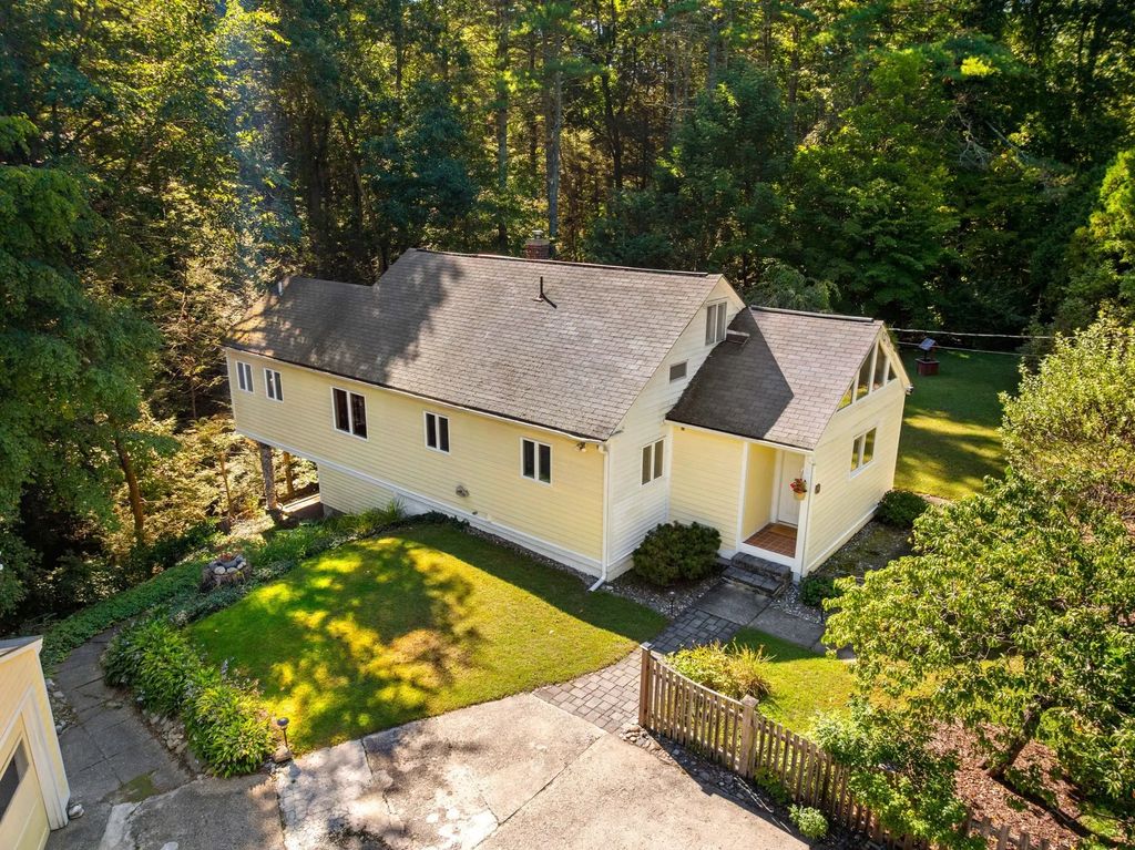 64 Lakeside Dr, Groton