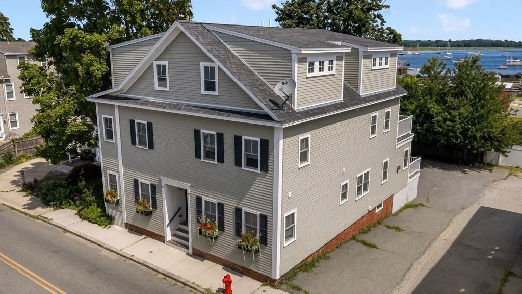 123-125 Water St #123, Newburyport