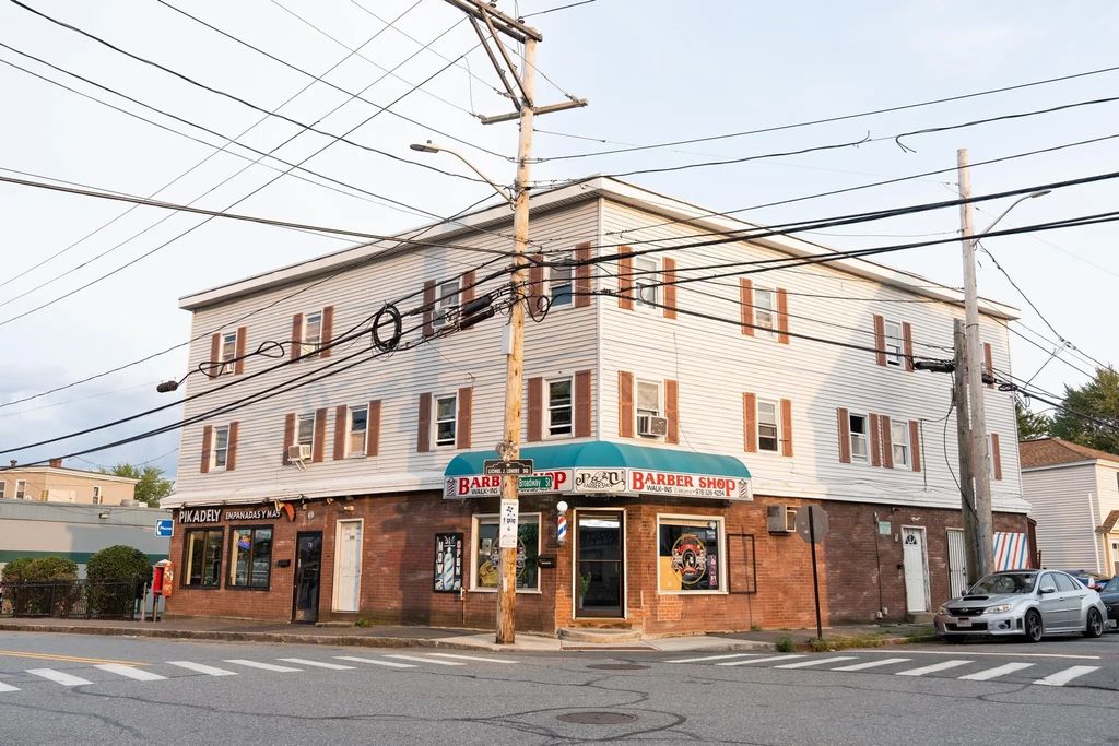 52 Willie Street, Lowell