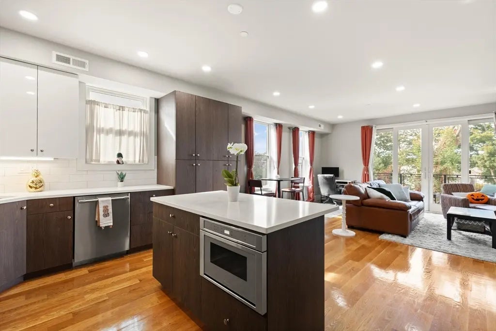 34 Dix St #3, Boston