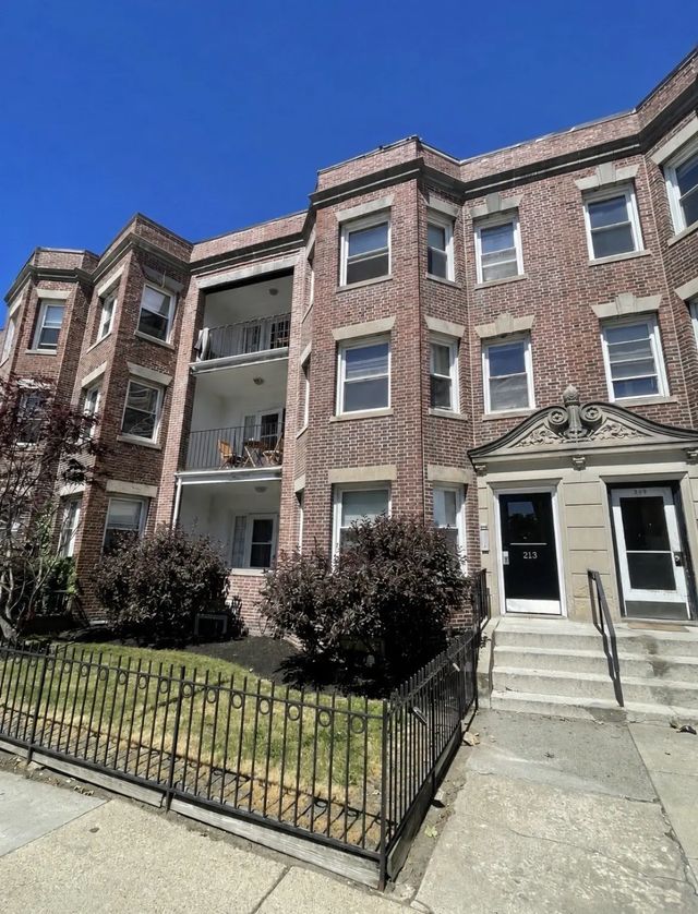 213 Chestnut Hill Ave, Boston