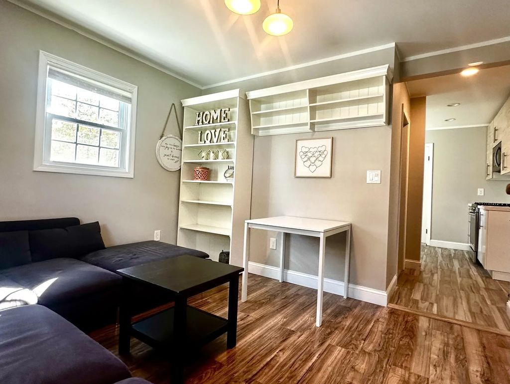 17 Naomi St #2, Chicopee