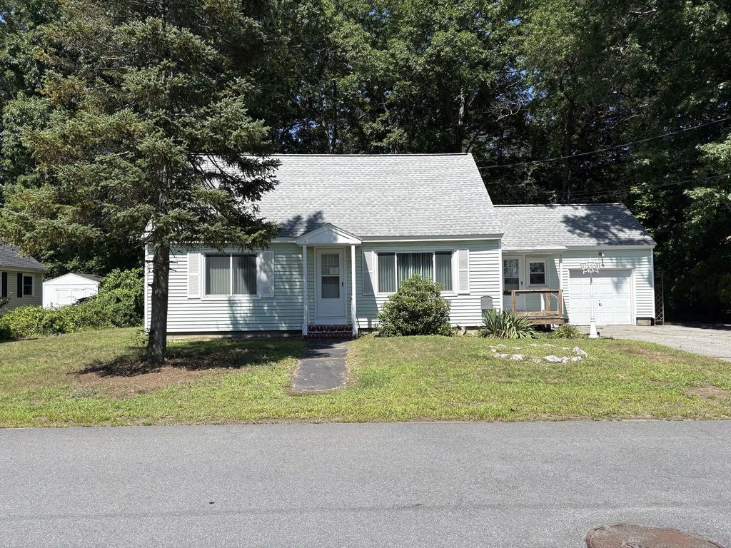 25 Arkansas Drive, Dracut