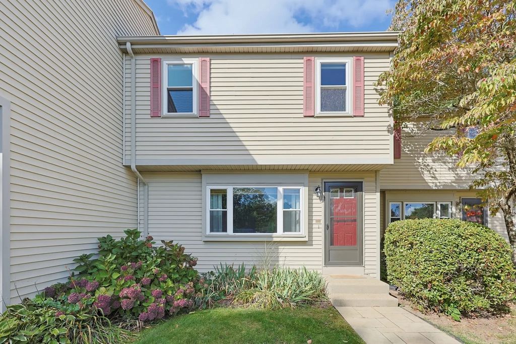 152 E. Bacon St. #d5, Plainville