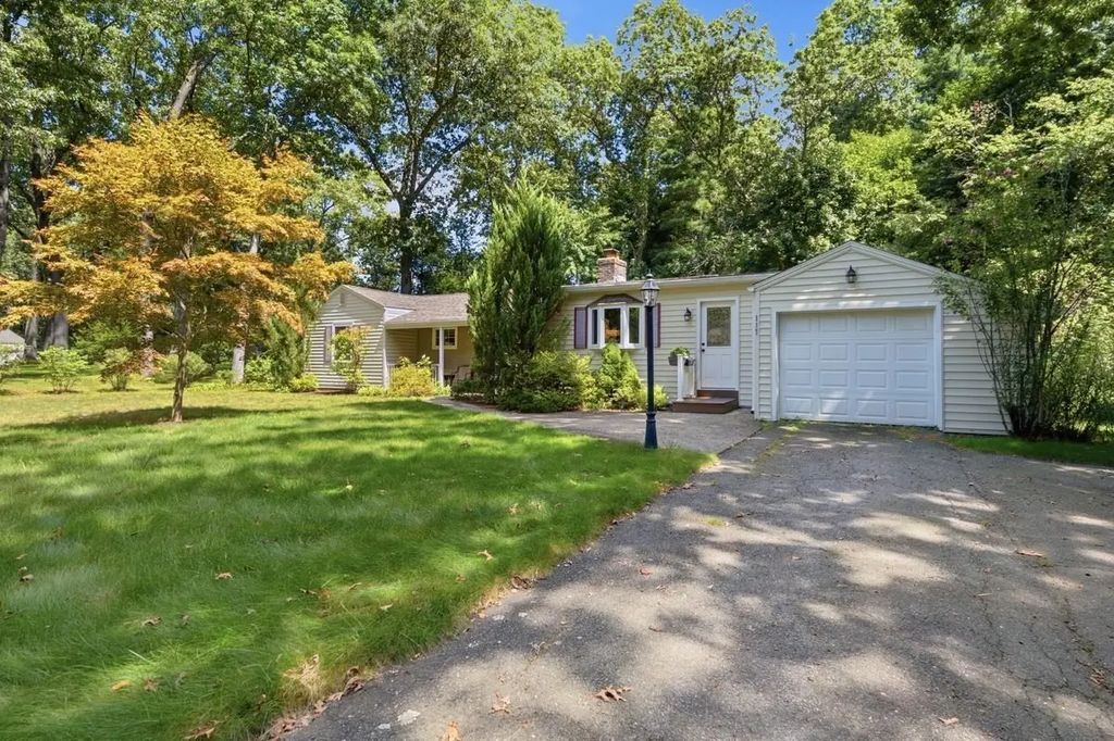 117 Hazardville Rd, Longmeadow