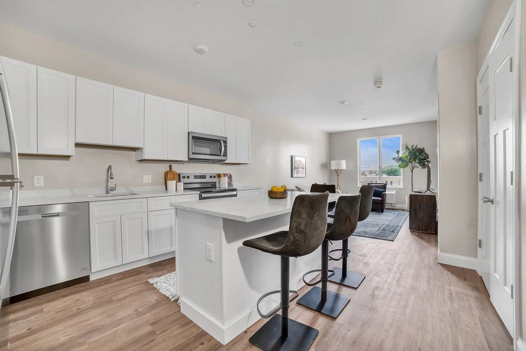 127 Centre St #204, Brockton