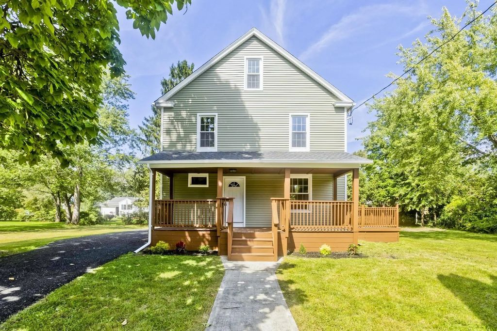 7 Lawndale Street, Easthampton