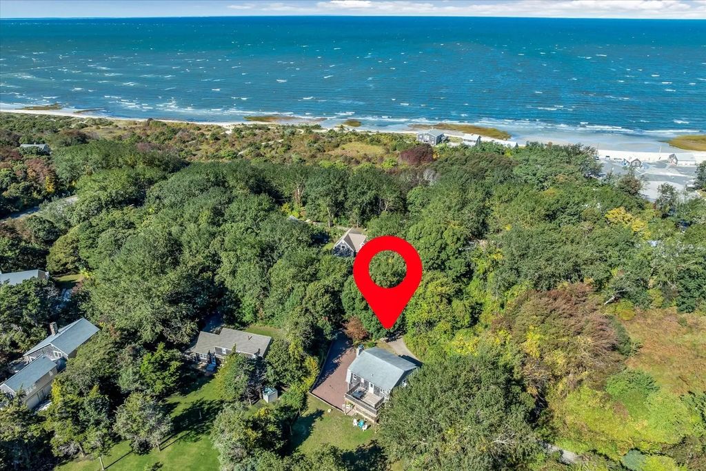 9 Honeysuckle Ln, Orleans