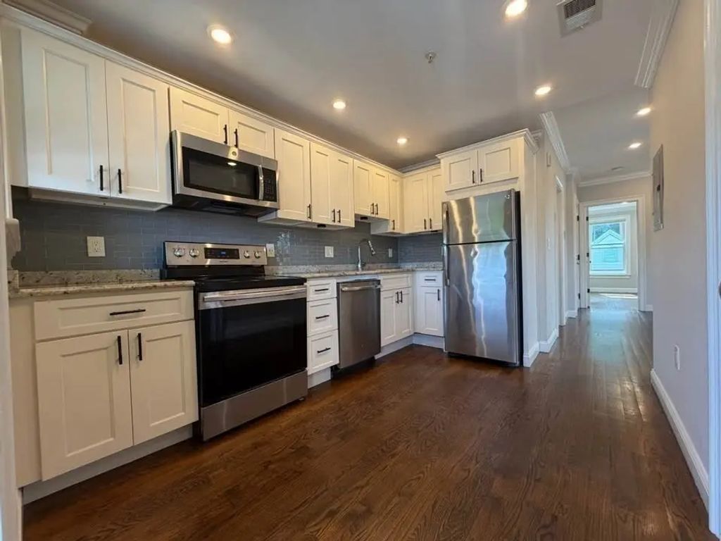 41 W Walnut #3, Boston