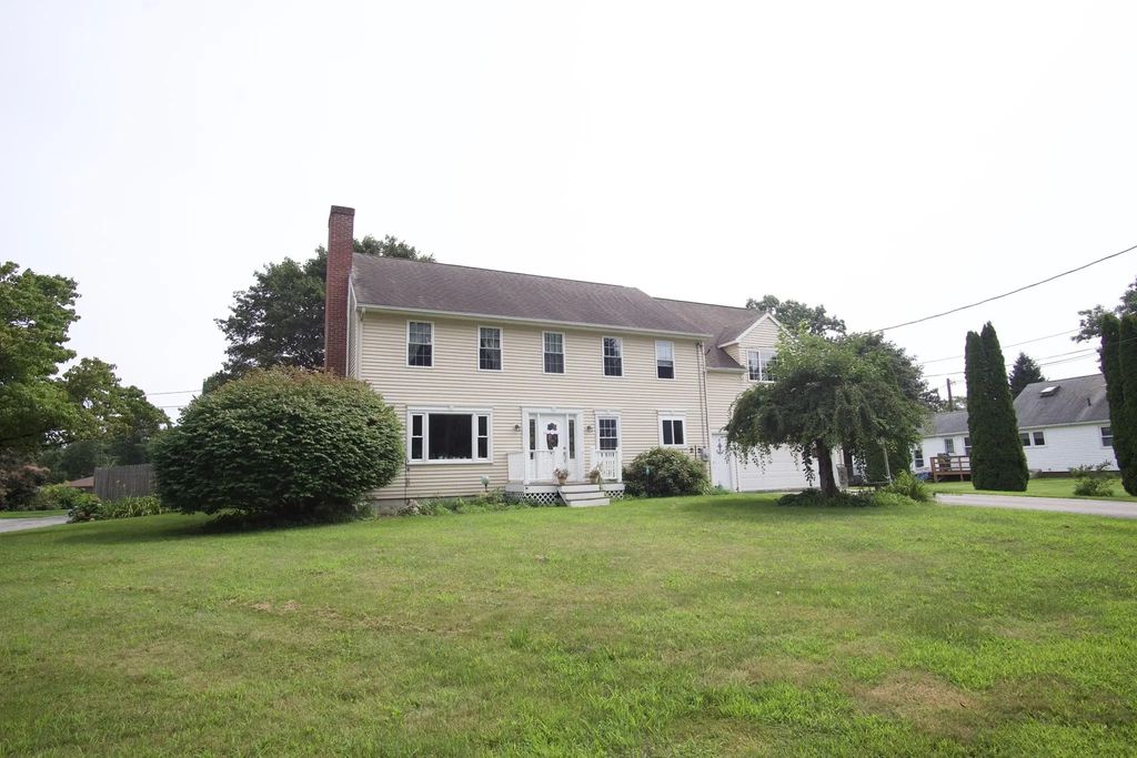 4 Williams Rd, Sturbridge