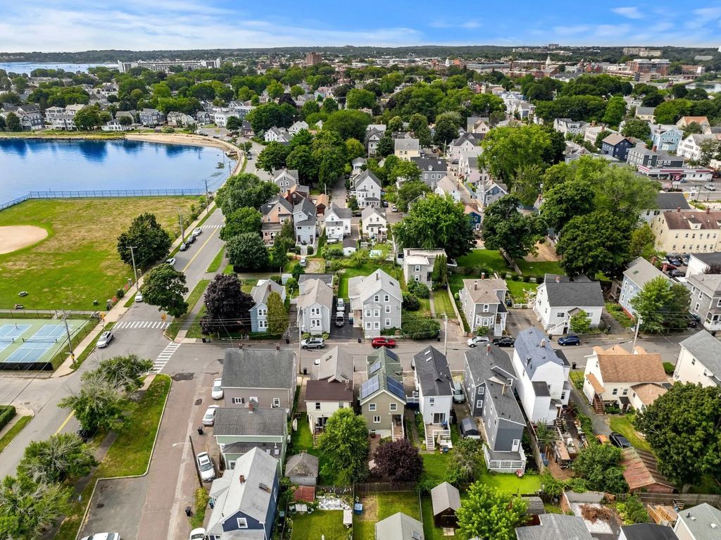 15 Beacon St, Salem