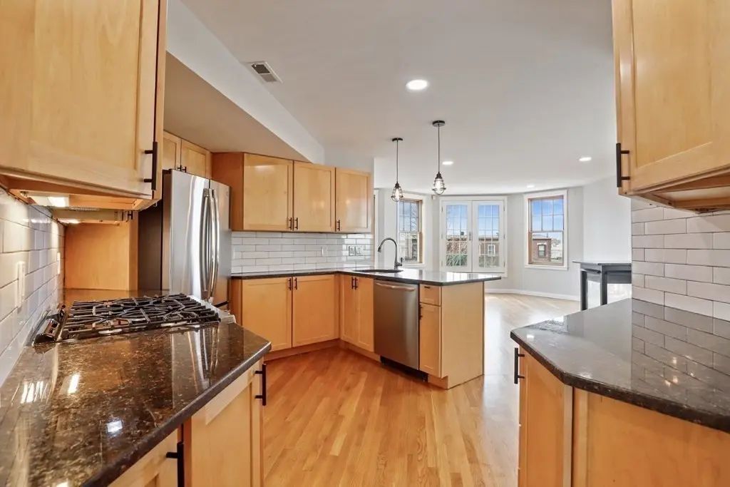 40 Baxter St #7, Boston