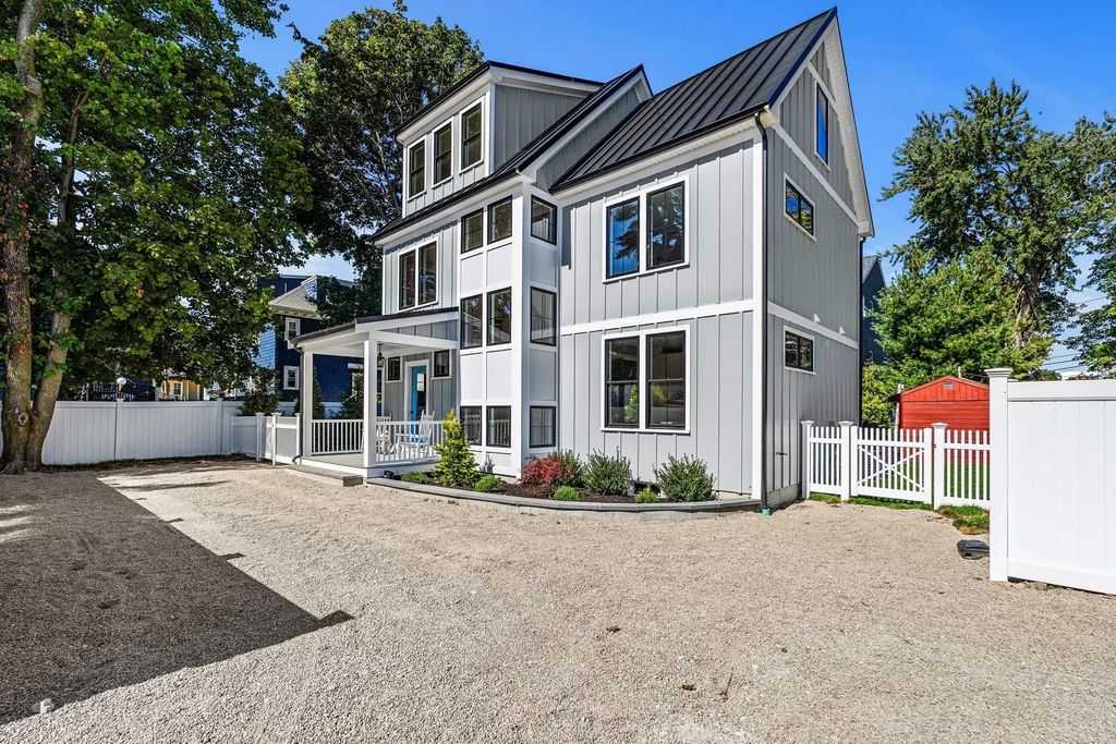 20 R Plain Street, Boston