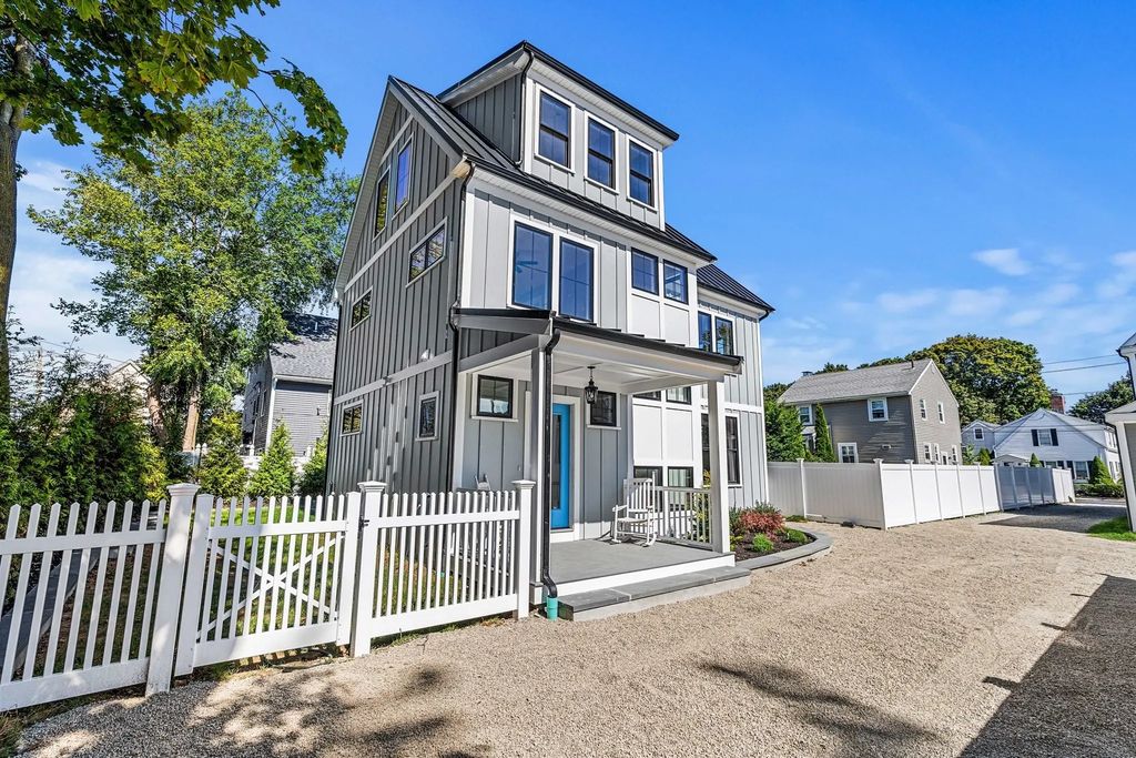 20 R Plain Street, Boston