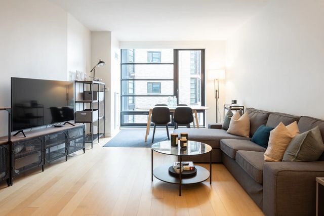 580 Washington St #1414, Boston