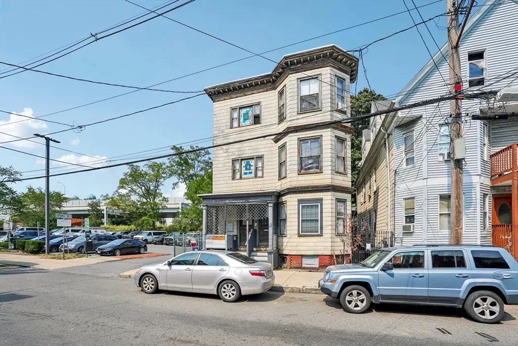 230 Chestnut St, Chelsea