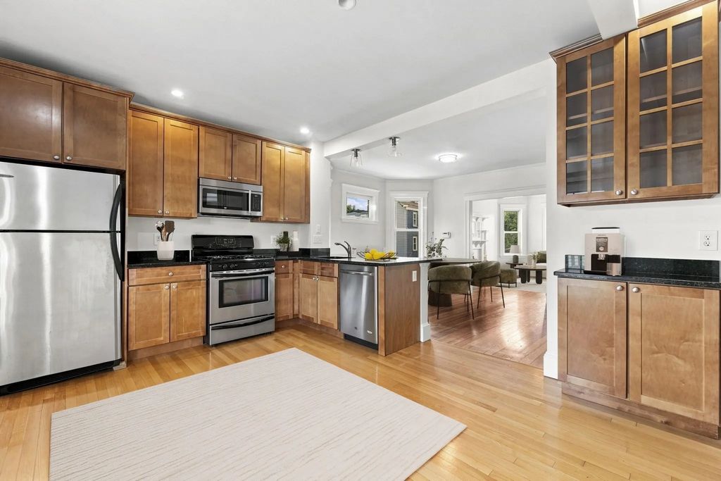 80 Harbor View St #2, Boston