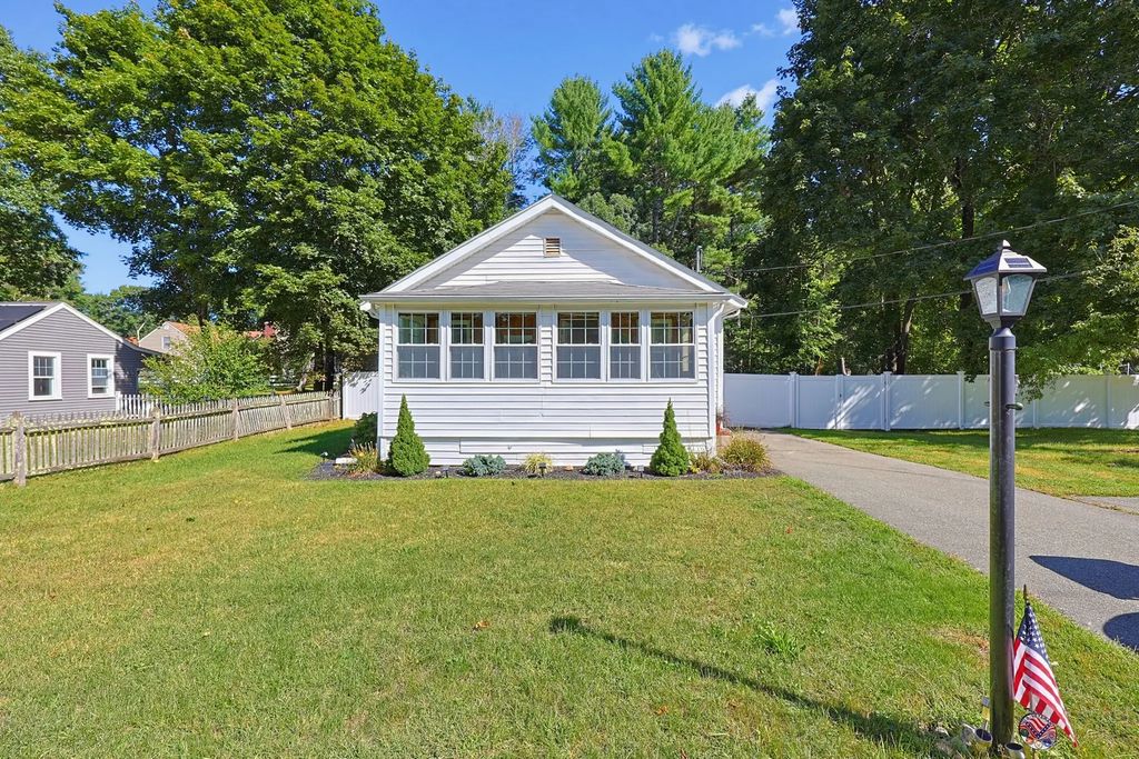 300 Cocasset St, Foxboro
